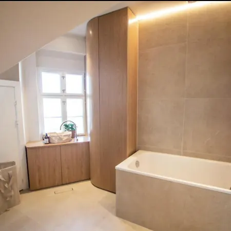 Stunning Penthouse A Location Apartment *